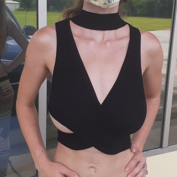 Tops - Black Thin Sweater Cross Cross Choker Crop Top